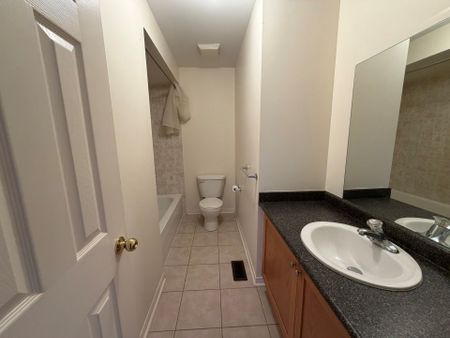 For Lease - 4628 Sandford Farm Drive, Mississauga, Ontario - Photo 2