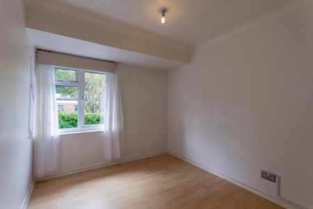 Hollows Close - Photo 4