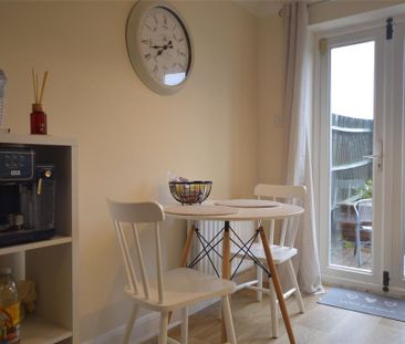 2 bedroom end of terrace house to rent - Photo 3