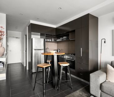 Effortless Inner-City Living with city skyline views - Photo 5