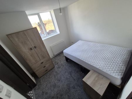 1 bedroom in a house share to rent - Photo 3