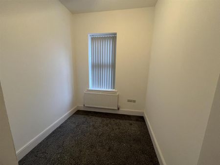 3 bedroom end of terrace house to rent - Photo 2