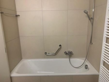 Appartement entièrement rénové de 3.5 pièces situé au 3ème étage avec ascenseur - Foto 5
