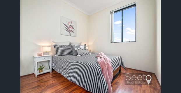 Full Brick, North-facing, 5 Minutes Walk to Station and Shops - Photo 1