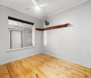 Stunning House in Premier Location! - Photo 4