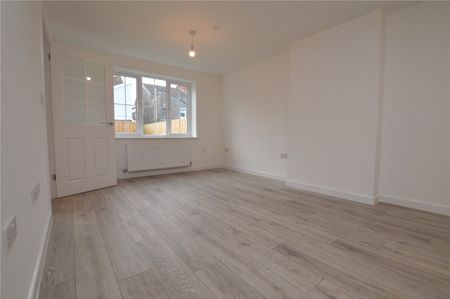 3 Bed Property To Rent - Photo 3