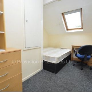 4 Bedroom Student Lets Leeds - Photo 1