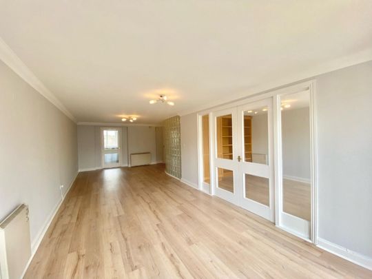 2 bedroom Flat To Let - Photo 1