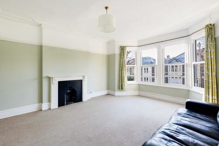 2 Bed Flat - Photo 4