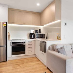 Short Stroll To Town - Photo 2