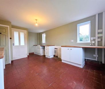 3 bedroom end of terrace house to rent - Photo 4
