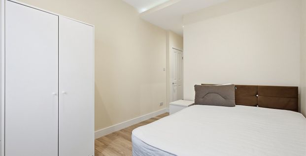 A modernised period property with two bedrooms, two bathrooms: Hyde park, Bayswater and Paddington - Photo 1