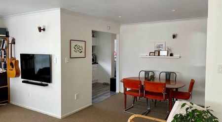 Charming Karori 3BR Home with Garden - Photo 2