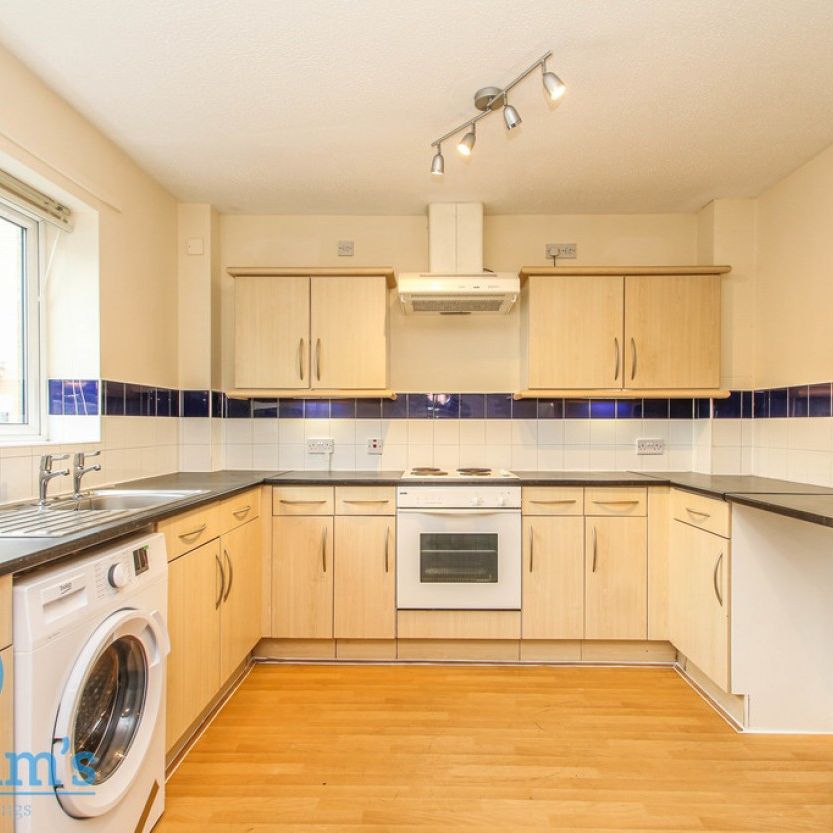 References Pending - 2 bed Apartment - Photo 1