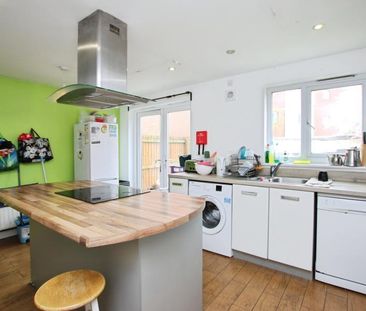 6 bedroom terraced house to rent - Photo 5