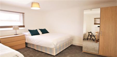 Stunning Sharers Apartment - Photo 4