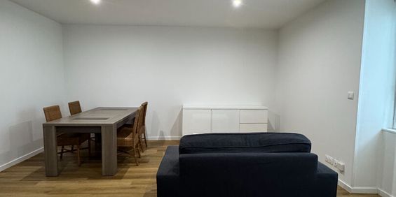 À LOUER - T2 MEUBLÉ ENTIEMENT RÉNOVÉ AVEC JARDIN PRIVATIF - Photo 3