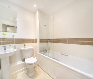 2 bedroom flat to rent - Photo 5