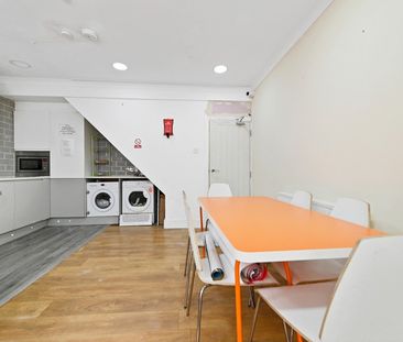 4 Bed Terraced House, Chingford Road, E17 - Photo 1