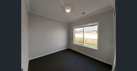Four Bedroom In Great Location!! - Photo 3