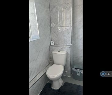 1 bedroom in a house share to rent - Photo 6
