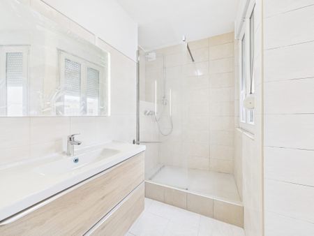 LOCATION DUPLEX VIDE PARIS 18e - Photo 5