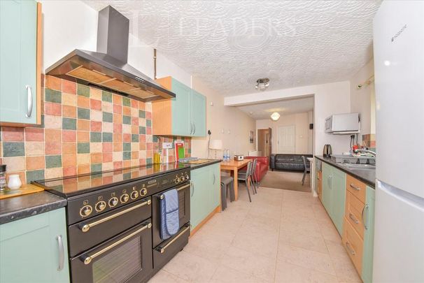 1 bedroom in a house share to rent - Photo 1