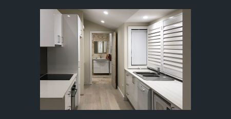 Tastefully designed 1 bedroom apartment with off-street parking - Photo 4