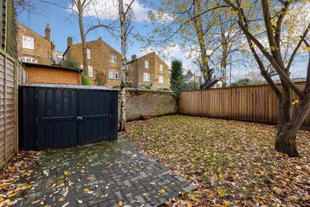 3 bedroom flat to rent - Photo 5