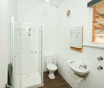 Charming 3-Bedroom Cottage Available for Rent in Central Tatura - Photo 6