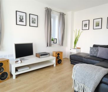 3 Bedroom House To Rent - Photo 2