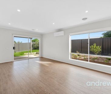 Coastal living, brand new home - Photo 3