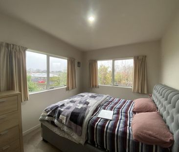 Keeping it light in Bordesley - Photo 3