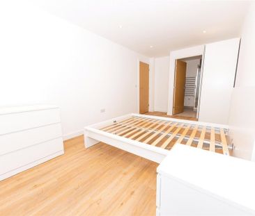 3 bedroom flat to rent - Photo 6