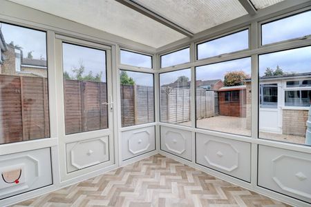 3 bedroom mid terraced house to rent - Photo 5