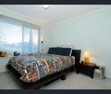 Stylish 2-Bed Unit in Prime Location at Mentone - Photo 1