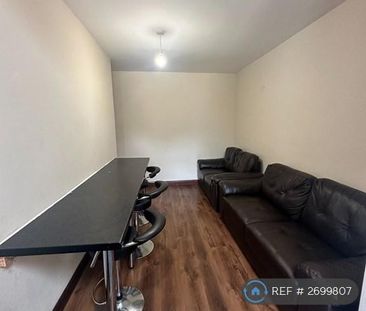 4 bedroom semi-detached house to rent - Photo 1