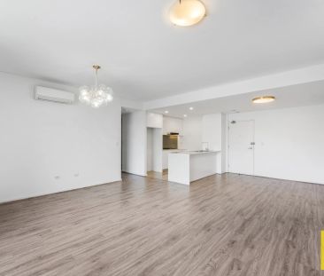 Modern 2 Bedroom Apartment with Home Office | Level 1 - Photo 2