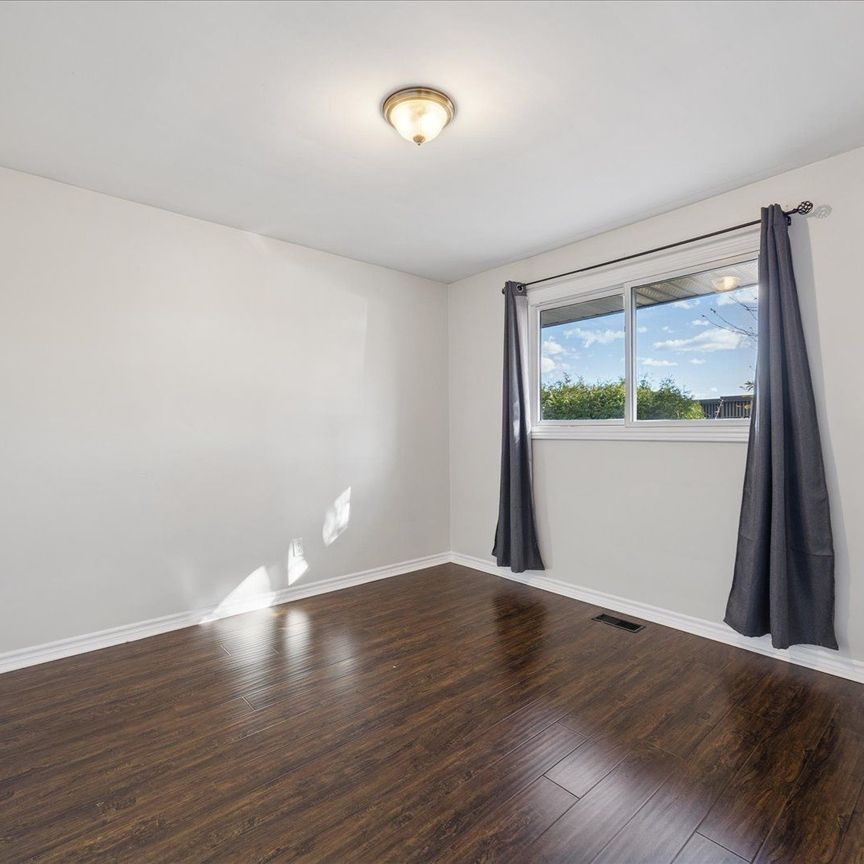 For Lease - 437 Brentwood Avenue Unit# Upper, Oshawa, Ontario - Photo 1