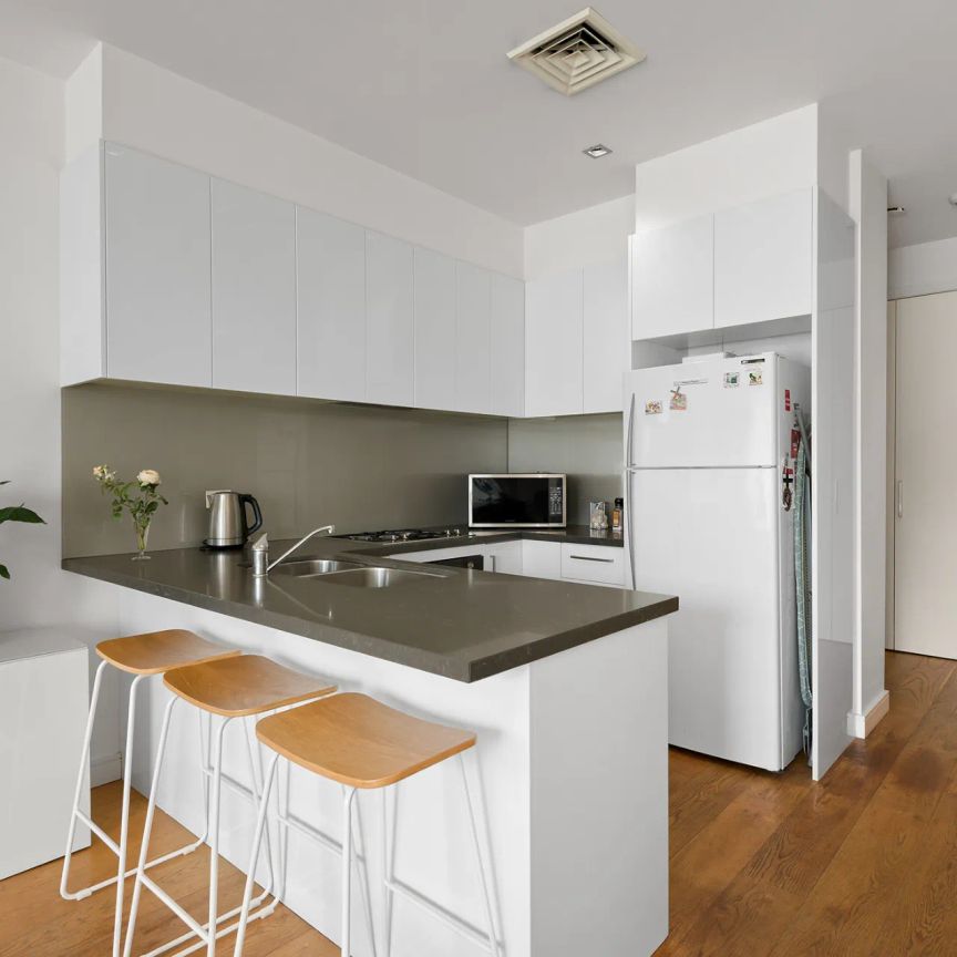 City views and seaside strolls from your 2-bedroom, 2-bathroom oasis - Photo 1