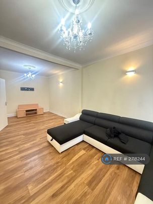 4 bedroom semi-detached house to rent - Photo 1