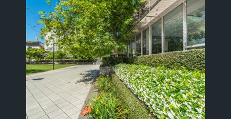 SPACIOUS ONE BEDROOM WITH EXTRA STUDY NOOK & PARKING - Photo 2