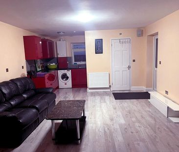 Modern Spacious Studio to Let in Lulworth close HA2 for £1200PCM Al... - Photo 1