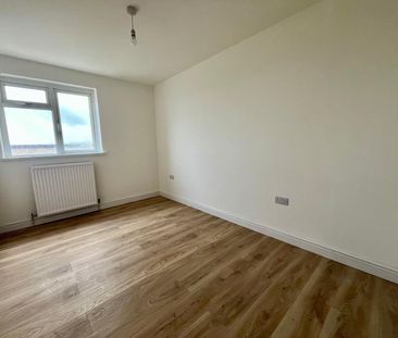 Hill View, Cardiff, Fairwater - Photo 2