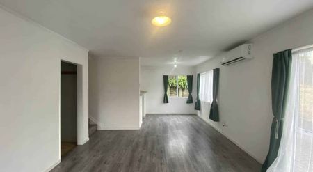 Sunny Two-Level Townhouse – Perfect for a Smal... - Photo 3