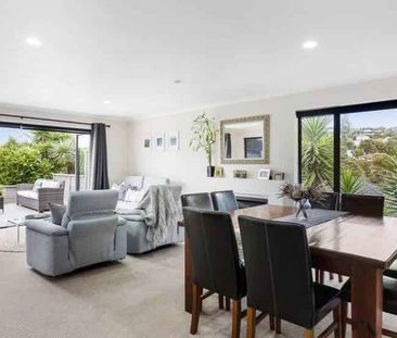 Coastal Luxury Living – Stunning 4 Bedroom Hom... - Photo 5