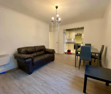 2 bedroom flat to rent - Photo 2