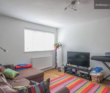 Willowmead, Hertford - Photo 1