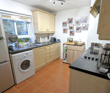 2 bedroom maisonette to rent - Photo 2