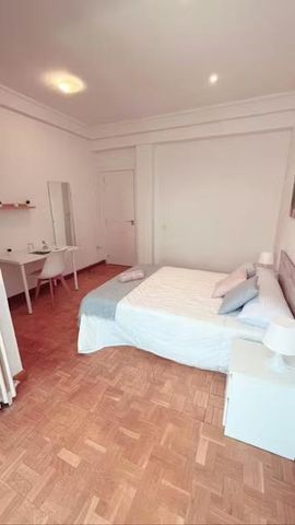 Calle de Velayos, Madrid, Community of Madrid 28035 - Photo 5